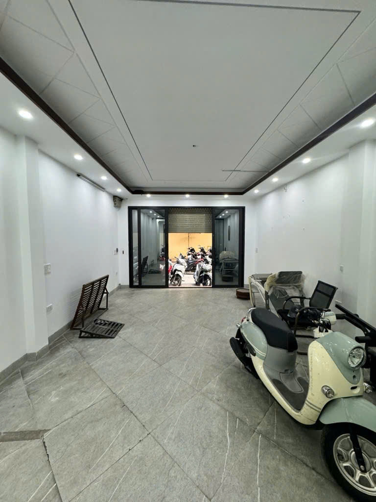 BÁN GẤP nhà phân lô LÔ PHỐ VỌNG - 50m 5 Tầng. Ngay sát Cổng trường ĐH Kinh Tế. GARA Ô TÔ hơn 15 tỷ - Ảnh 1